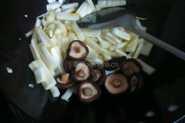 冬菇炒白菜的做法图解5