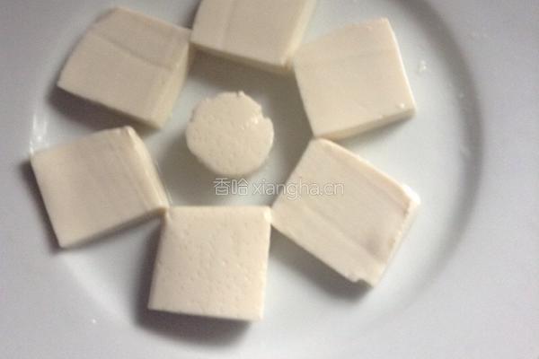 皮蛋拌豆腐的做法图解3