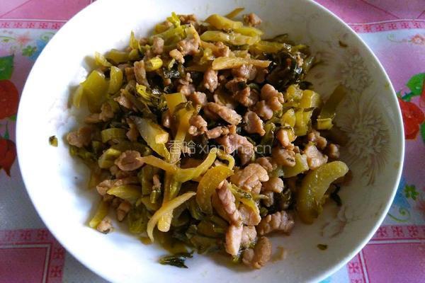 酸菜炒肉丁的做法图解8