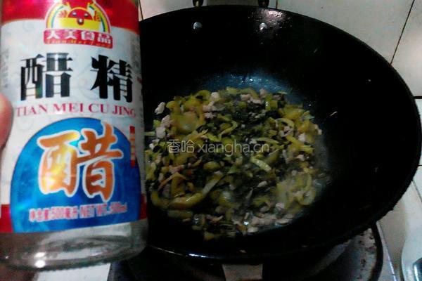 酸菜炒肉丁的做法图解7