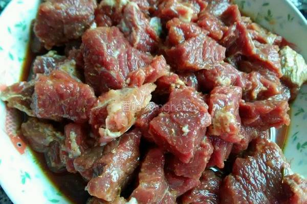 胡萝卜炖牛肉！的做法图解1
