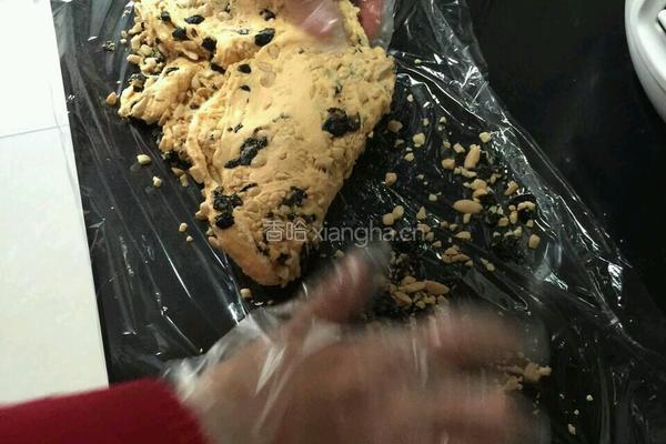 蔓越莓花生牛轧糖的做法图解6
