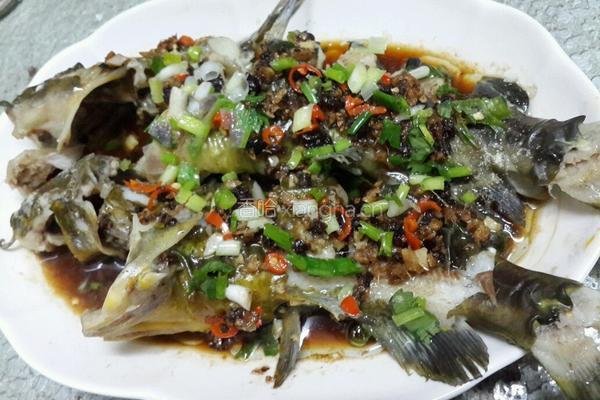 蒜蓉豉汁黄骨鱼的做法图解6