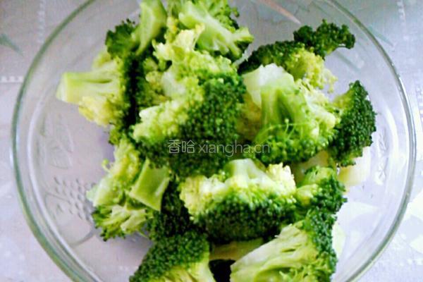 火腿炒西兰花的做法图解3