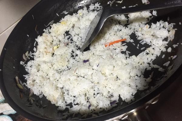 什锦炒饭的做法图解5