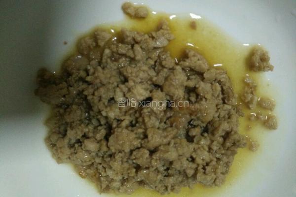 肉粒炒玉米的做法图解3