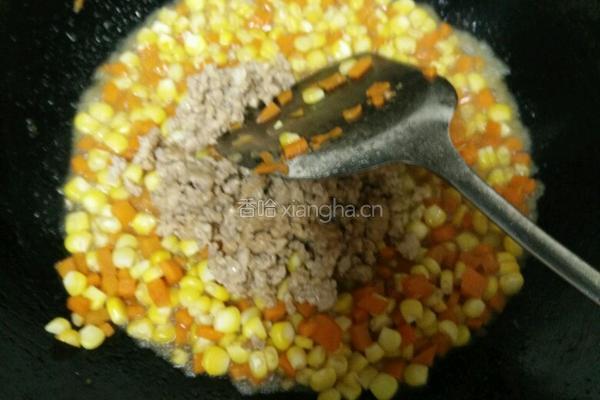 肉粒炒玉米的做法图解5