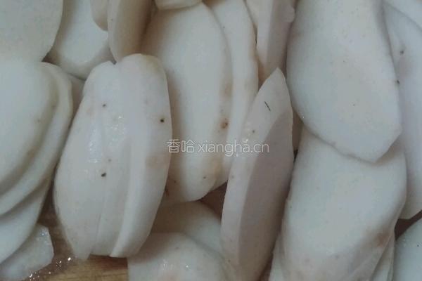 蒜蓉炒芋头的做法图解1