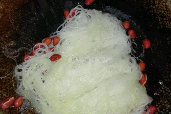 花生芝麻炒粉丝的做法图解8