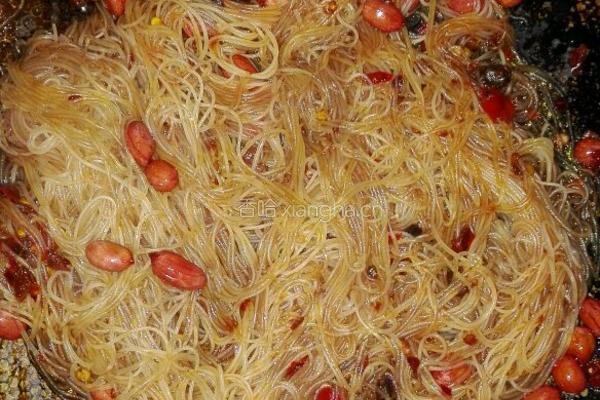 花生芝麻炒粉丝的做法图解9
