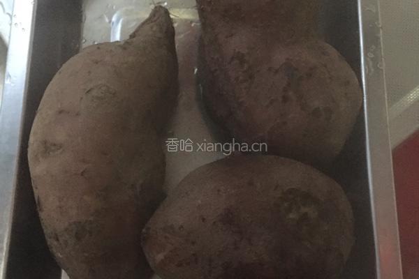 红薯饼的做法图解1