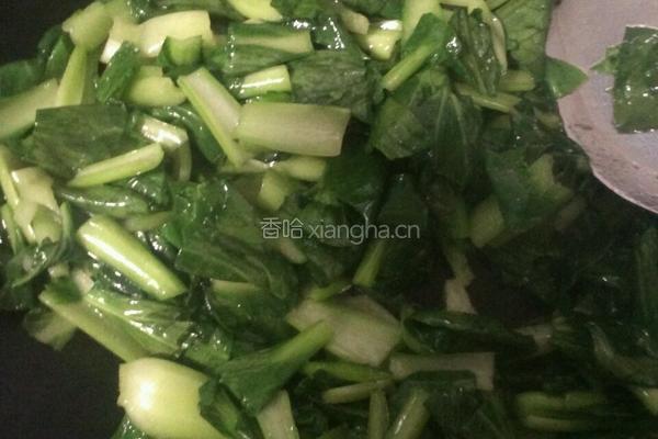 青菜香茹木耳的做法图解2