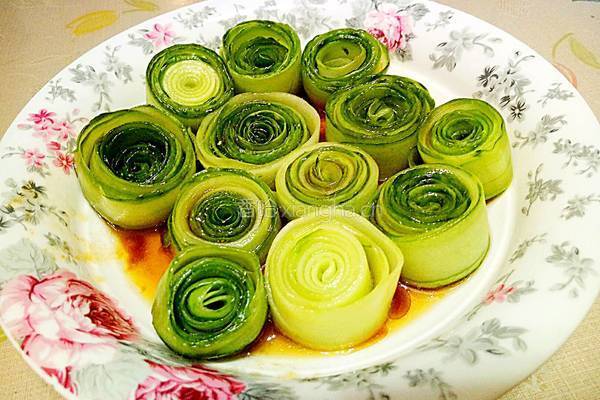 凉拌花朵黄瓜的做法图解13
