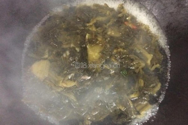 酸菜炖鸭血的做法图解2