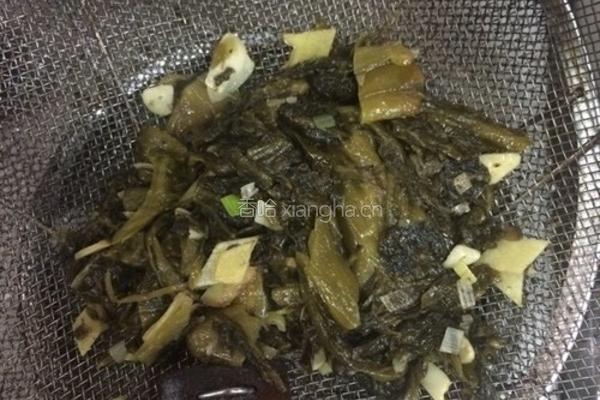 酸菜炖鸭血的做法图解3