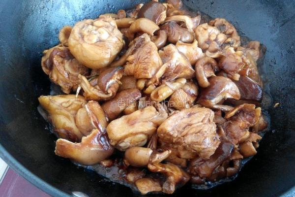 香菇炖鸡腿的做法图解5