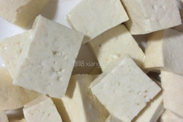 鸭血烧豆腐的做法图解1