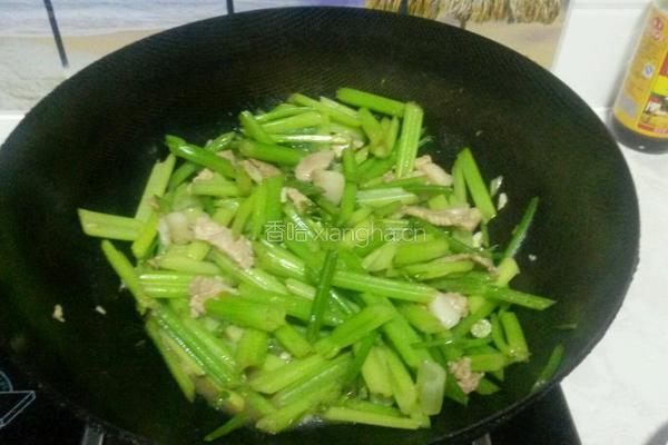 芹菜炒肉的做法图解6