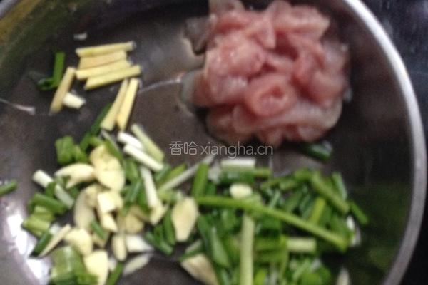 腐竹炒粉丝的做法图解2