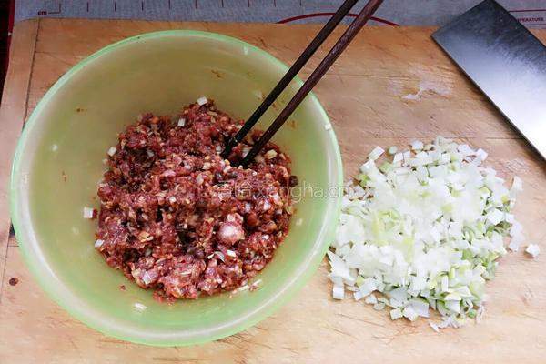 羊肉大葱饺子的做法图解1