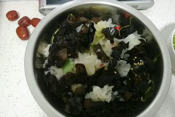 凉拌双耳的做法图解1