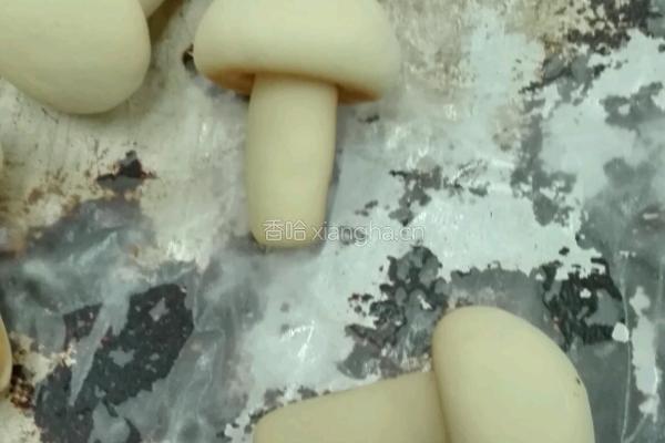 小蘑菇饼干的做法图解3