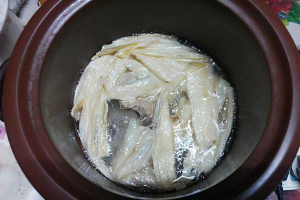 腐竹白果猪肚汤的做法图解7