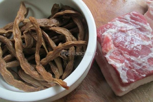 干豆角烧五花肉的做法图解1