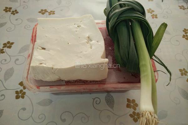 麻辣红白豆腐的做法图解1