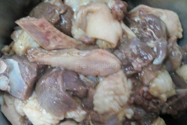 焖鸭肉的做法图解1
