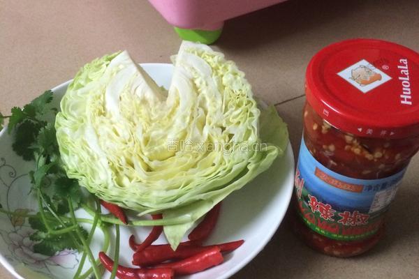 炝拌圆白菜的做法图解1