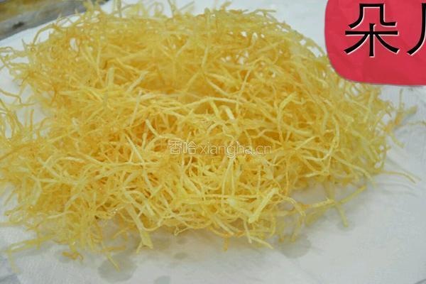 金丝沙拉凤尾虾的做法图解3