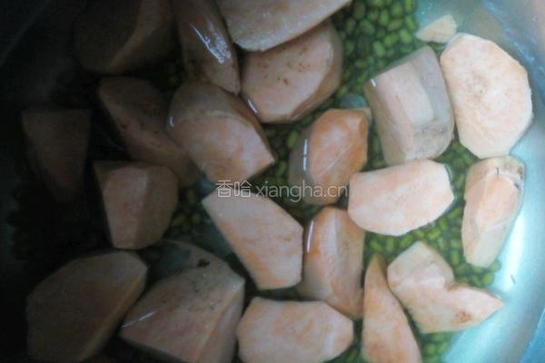 红薯绿豆沙的做法图解3
