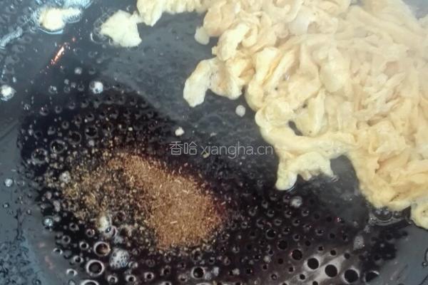 尖椒鸡蛋炒粉皮的做法图解7