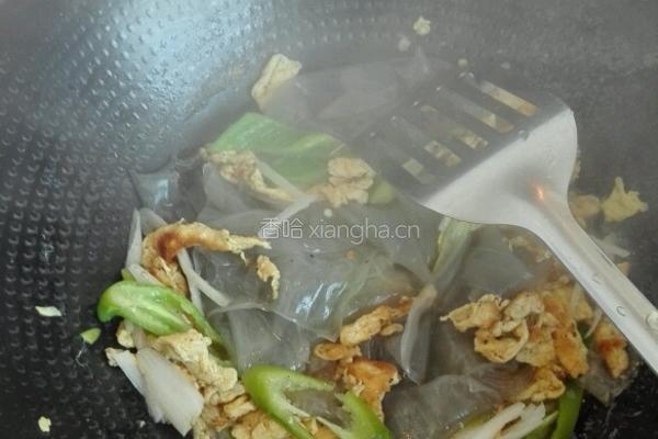 尖椒鸡蛋炒粉皮的做法图解9