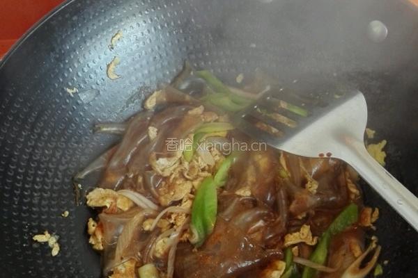 尖椒鸡蛋炒粉皮的做法图解10