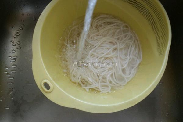 萝卜干肉丝炒粉的做法图解1