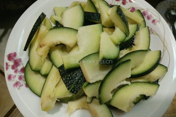 蒜香小南瓜的做法图解2