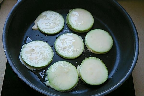 香煎西葫芦饼的做法图解8