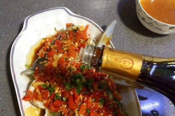 剁椒鱼头的做法图解14
