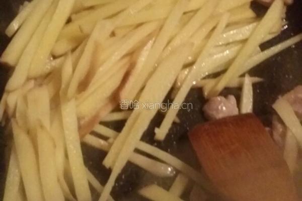 芹菜土豆木耳的做法图解5
