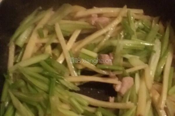 芹菜土豆木耳的做法图解6