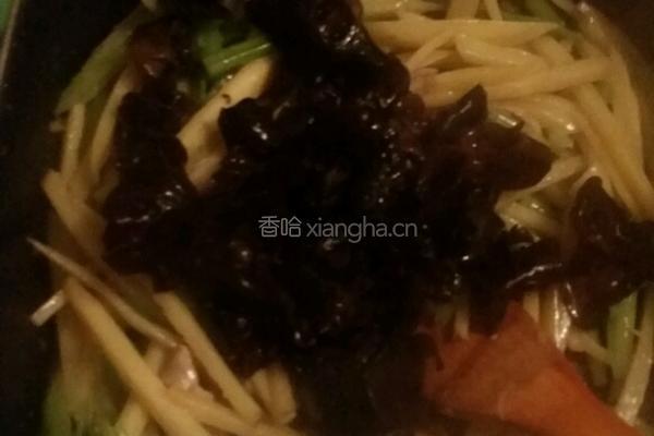 芹菜土豆木耳的做法图解7