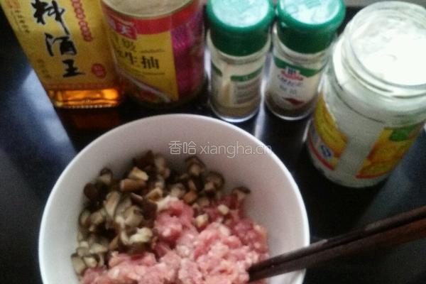 自制香茹贡丸的做法图解1