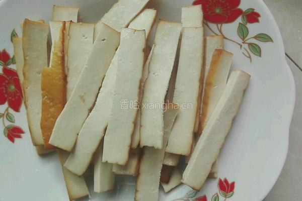 莴笋香干炒腊肉的做法图解2