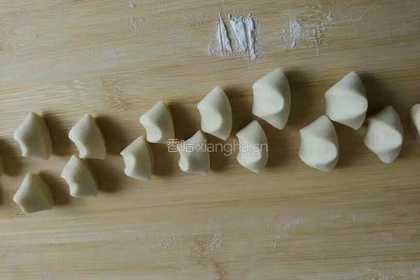 韭菜鸡蛋饺子的做法图解4