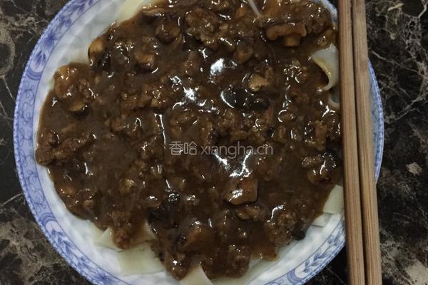 黑胡椒香菇瘦肉炸酱面