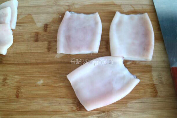 油炸鱿鱼圈的做法图解1