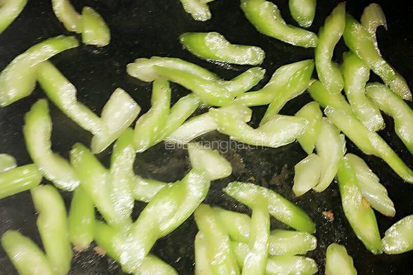 西芹炒牛肉的做法图解5