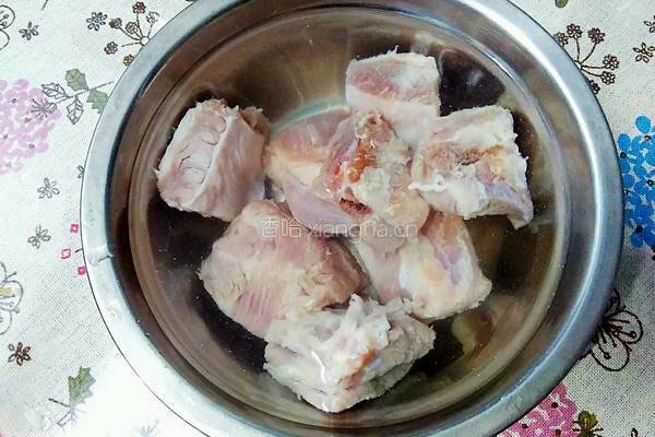 萝卜炖排骨的做法图解2